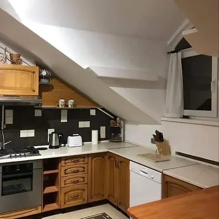 затишна в спальному районі Apartamento Leópolis