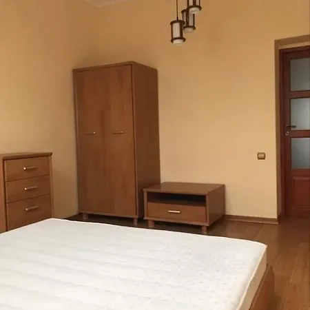 затишна в спальному районі Apartment